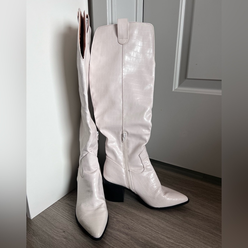 Lulus White & Black Pleather Boots - size 9